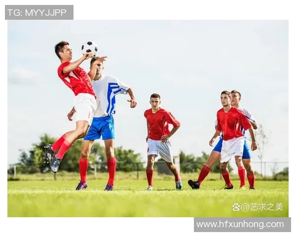 足球明星的孩子们在绿茵场上展现才华激情四溢的比赛瞬间